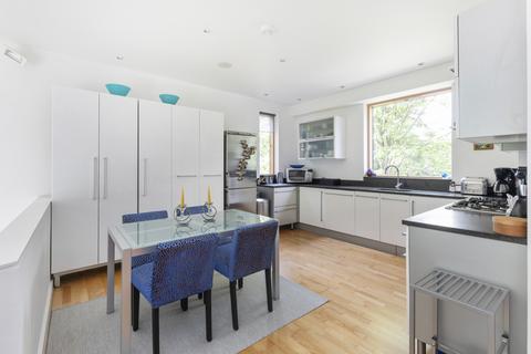 8 Collison Place, Stoke Newington, London, N16 5AY
