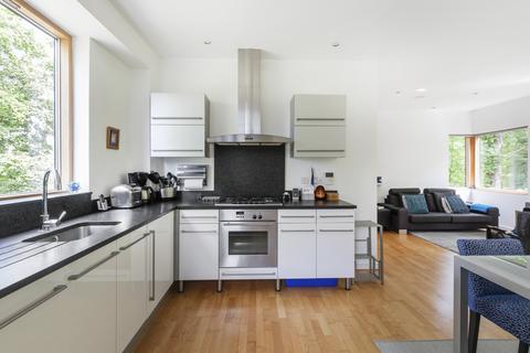 8 Collison Place, Stoke Newington, London, N16 5AY