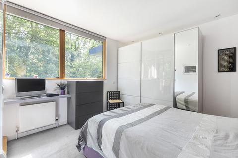 8 Collison Place, Stoke Newington, London, N16 5AY