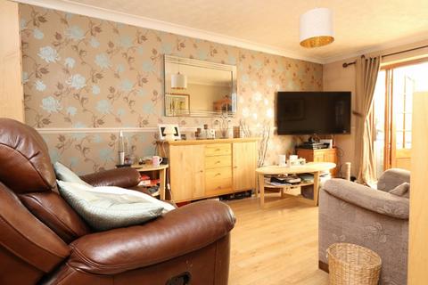 3 bedroom terraced house for sale, Fry Close, Collier Row, RM5