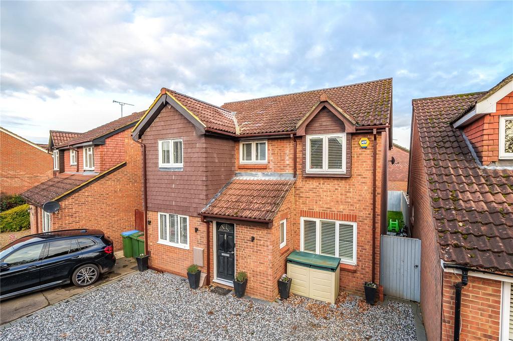 Regency Gardens, WaltonOnThames, KT12 4 bed detached house for sale