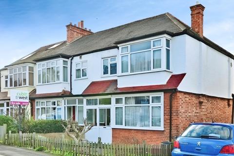 3 bedroom semi-detached house to rent, Leafield Road Sutton SM1