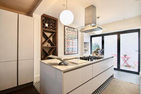 4 Gipsy Hill, London, SE19 1NL