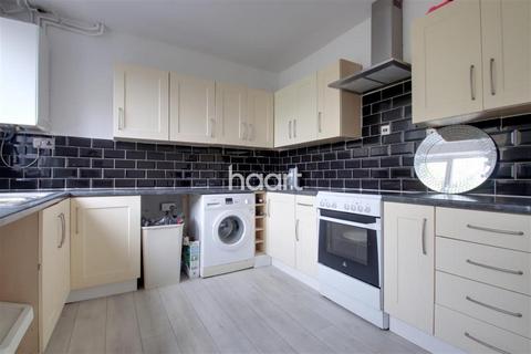 3 bedroom semi-detached house to rent, Cornwall Road