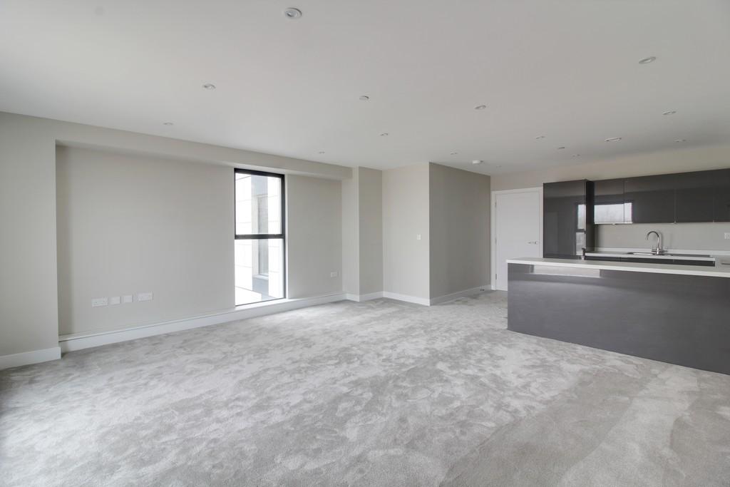 Beaumont Court, Southend SS2 2 bed apartment to rent £1,500 pcm (£346 pw)