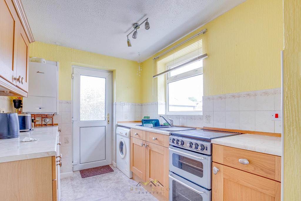Ashton Close, Sheffield S21 3 bed semidetached house for sale £180,000