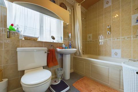 15 Abbots Road, Whitby, YO22 4EA