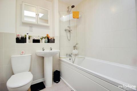 2 bedroom property to rent, Lilian Close, Swindon SN25