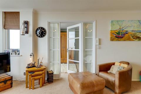 2 bedroom apartment for sale, Brighton Road, Lancing BN15