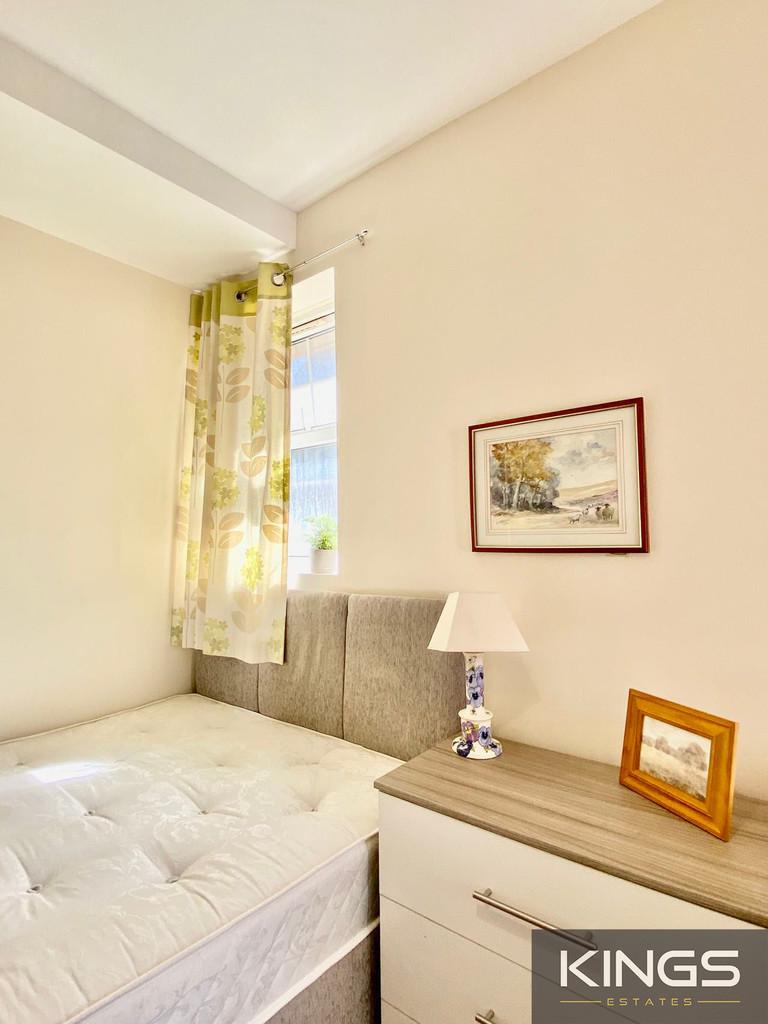 Flat E, 721 Portswood Rd (4)logo