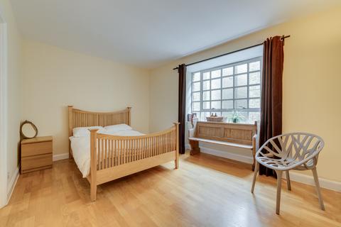 3 bedroom flat for sale, Tamarind Court, 18 Gainsford Street, London