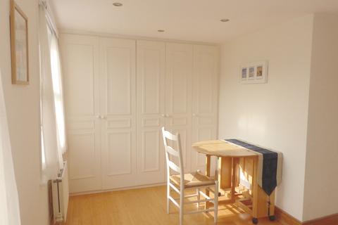 2 bedroom flat to rent, Marchmont Street, London