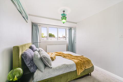 2 bedroom flat to rent, Finborough Road, Chelsea, London