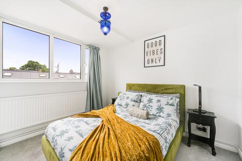 2 bedroom flat to rent, Finborough Road, Chelsea, London