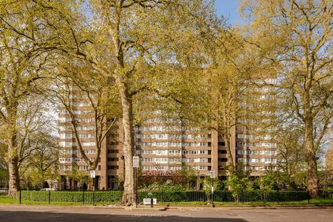 3 bedroom flat for sale, Raynham, Norfolk Crescent, London