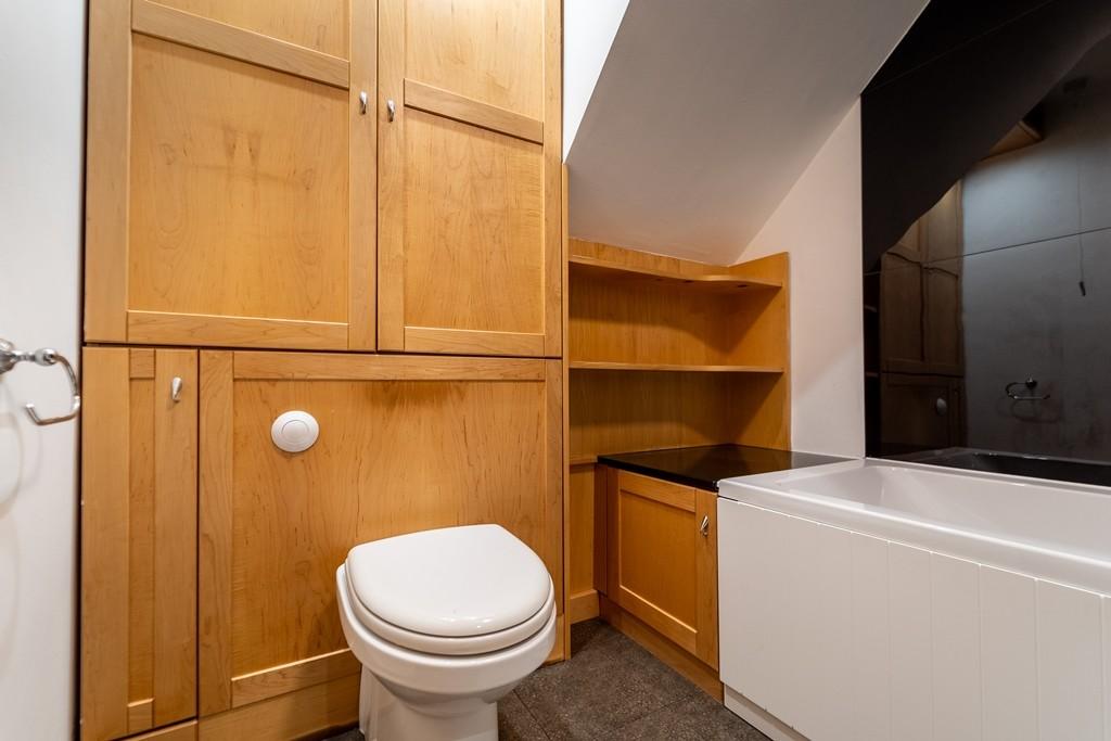 4-Bed Barn Conversion, Caughall - Bathroom