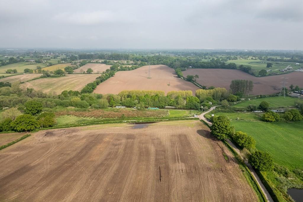 4-Bed Barn Conversion, Caughall - Rural Setting