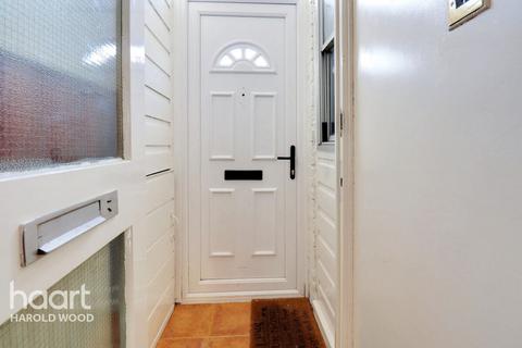 1 Saddleworth Square, Romford, RM3 8YX