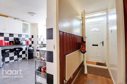 1 Saddleworth Square, Romford, RM3 8YX