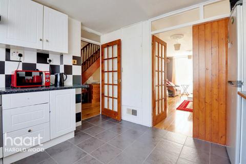 1 Saddleworth Square, Romford, RM3 8YX