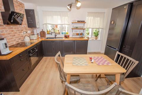 24 Bronte Close, Rugby, CV21 3PD