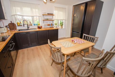 24 Bronte Close, Rugby, CV21 3PD