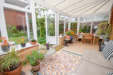 24 Bronte Close, Rugby, CV21 3PD