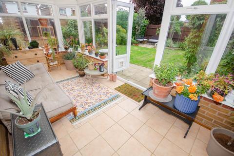 24 Bronte Close, Rugby, CV21 3PD