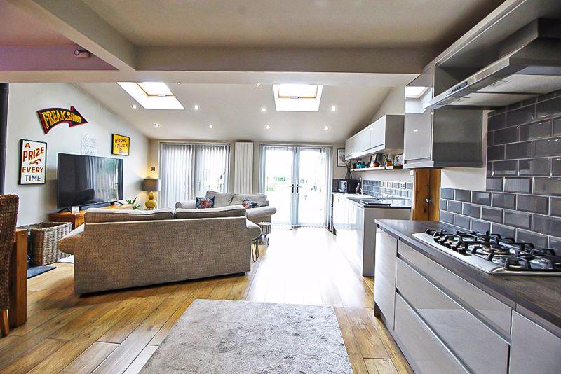 Waverley Crescent, LANESFIELD, WV4 6PS 3 bed semidetached house for