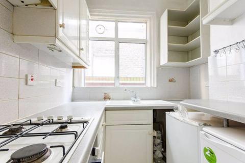2 bedroom property to rent, Millway, London NW7
