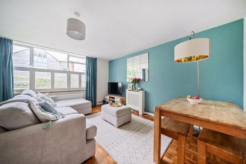 2 bedroom ground floor maisonette to rent, Weydown Road, Haslemere