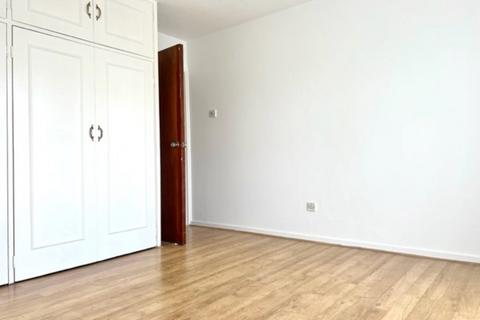 2 bedroom flat to rent, Nigel Close, Northolt