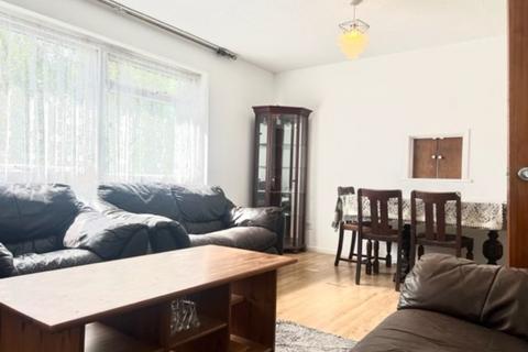 2 bedroom flat to rent, Nigel Close, Northolt