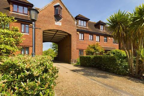 2 bedroom maisonette for sale, Meade Court, Walton on the Hill