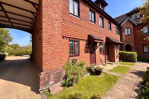 2 bedroom maisonette for sale, Meade Court, Walton on the Hill