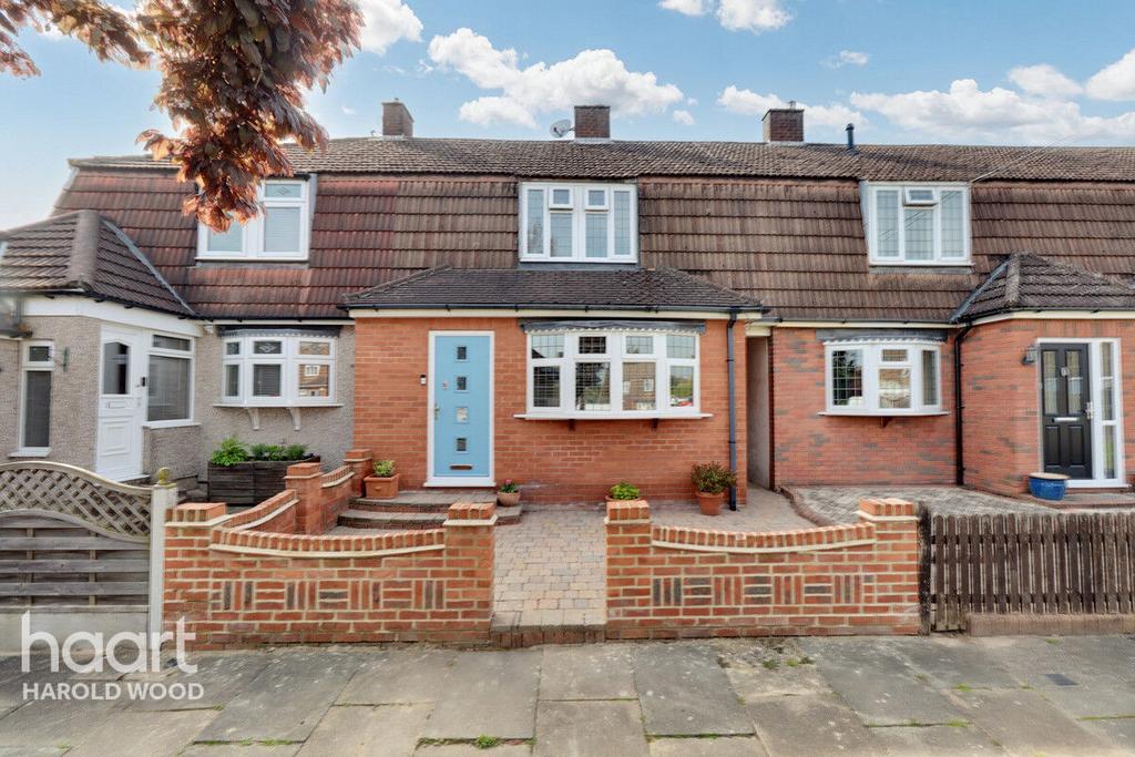 Keats Avenue, Romford 3 bed terraced house for sale £400,000