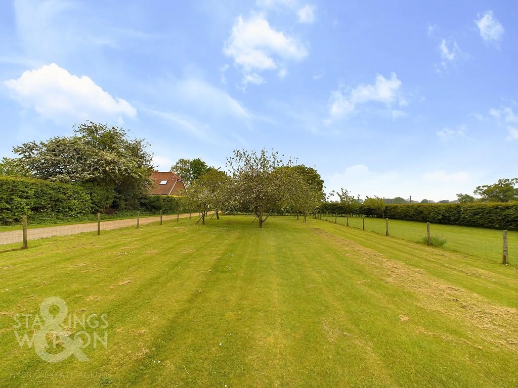 Woodbastwick Road, Blofield Heath, Norwich 4 bed barn conversion for