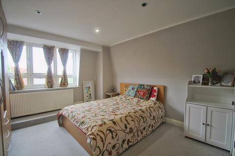 3 bedroom apartment for sale, Elmgrove Road, Harrow