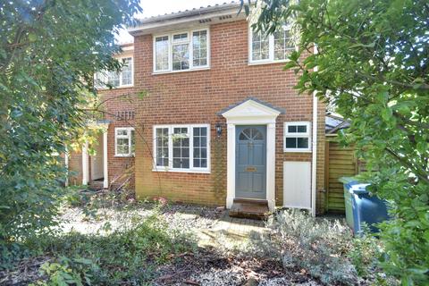 3 bedroom end of terrace house to rent, Chalfont Walk, Pinner