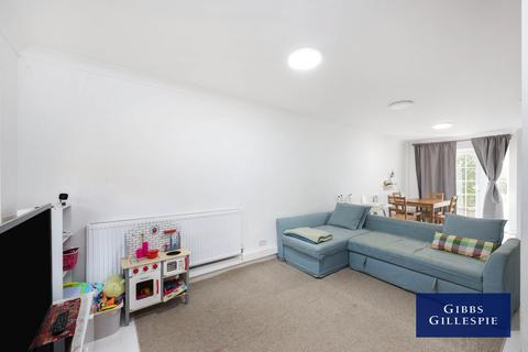 3 bedroom end of terrace house to rent, Chalfont Walk, Pinner