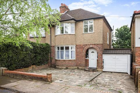 3 bedroom semi-detached house to rent, Woodford Crescent, Pinner