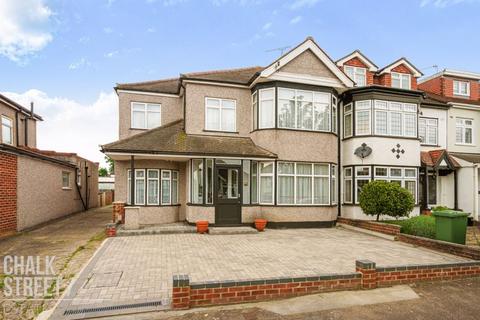 5 bedroom end of terrace house for sale, Grosvenor Drive, Hornchurch, RM11