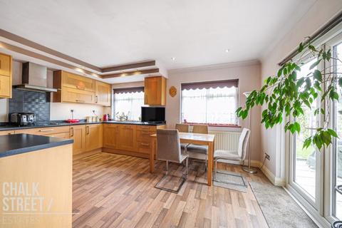 5 bedroom end of terrace house for sale, Grosvenor Drive, Hornchurch, RM11