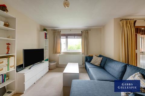 2 bedroom apartment to rent, Hall Close, Ealing