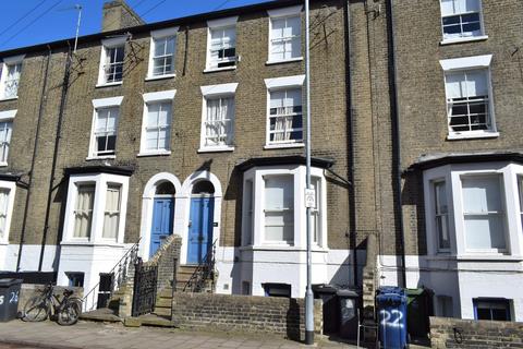 1 bedroom in a house share to rent, Bateman Street, Cambridge CB2