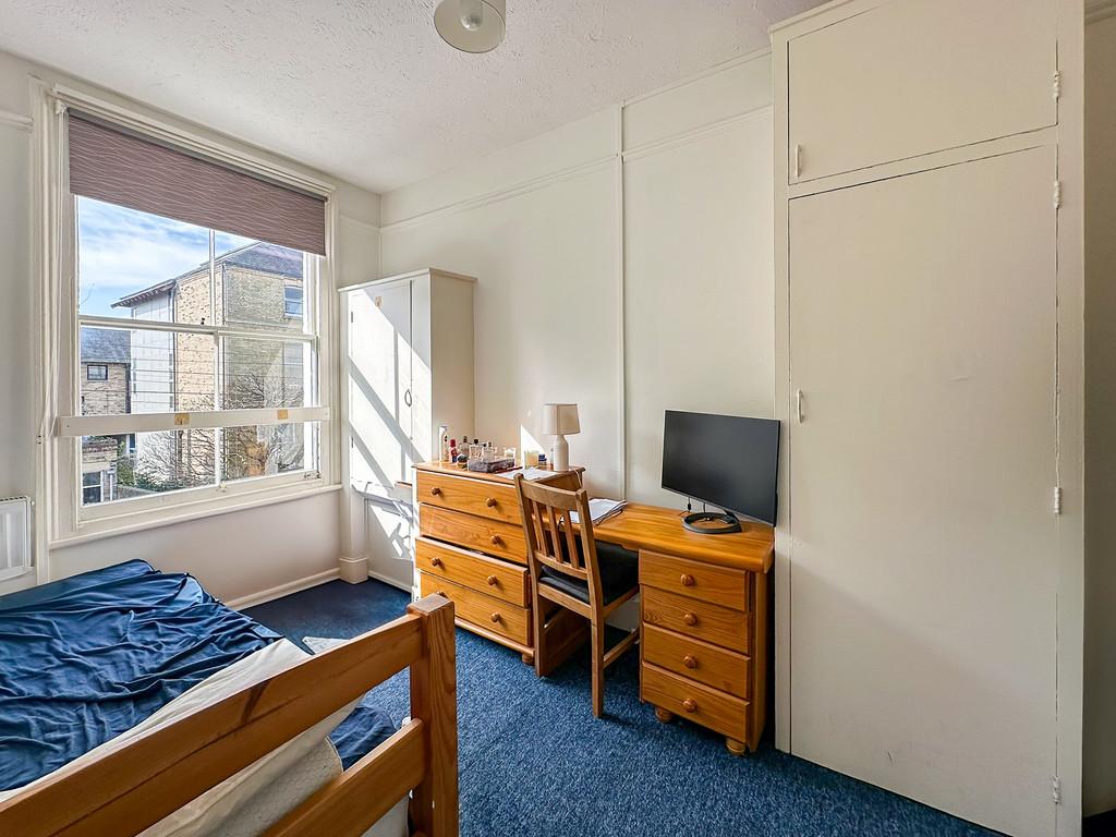Room 5 (2)