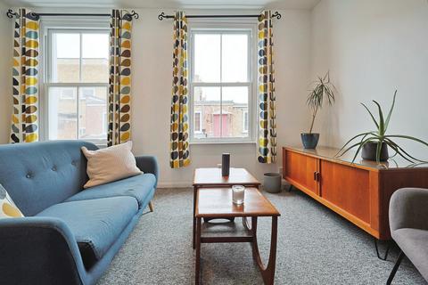 1 bedroom flat to rent, Stronsa Road,W12