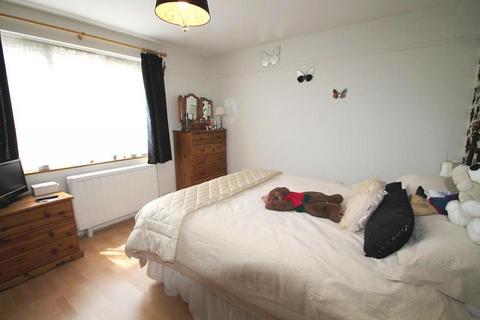 2 bedroom property to rent, Tanners Mead, Staplefield