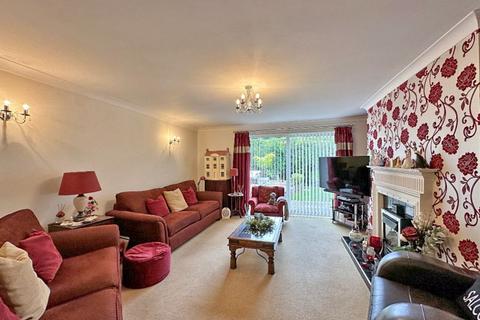 4 bedroom detached house for sale, Redcliffe Drive, WOMBOURNE