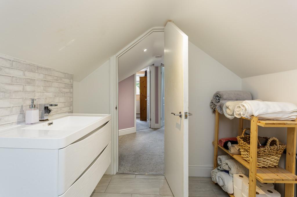39 Frogmore-00043